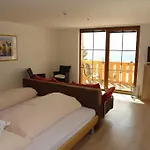 فندق Krosbacher Hof 3*